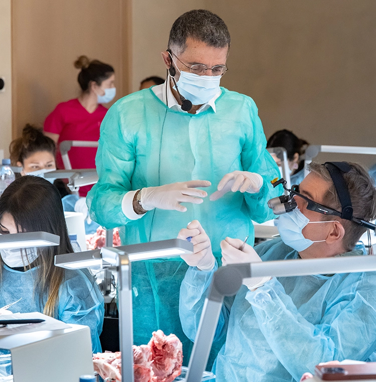 Dr Hadi Antoun forme un dentiste